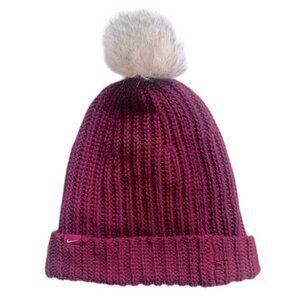 Nike Cable Knit Fleece Lined faux fur POMPOM Burgandy wine winter Beanie hat wm